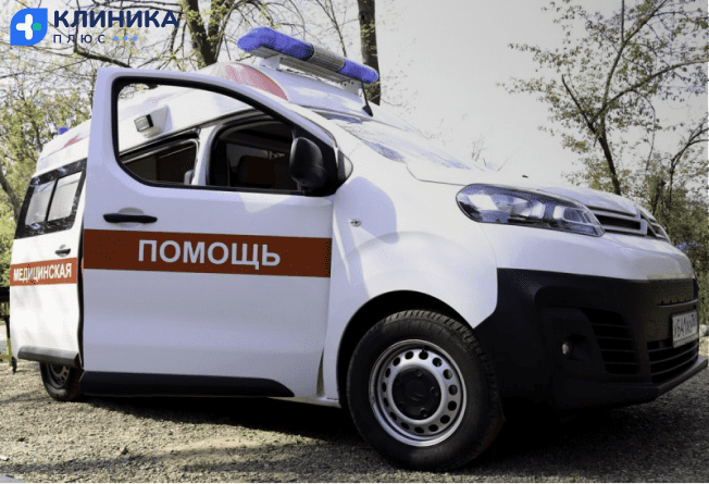 Машина скорой помощи медицинской клиники